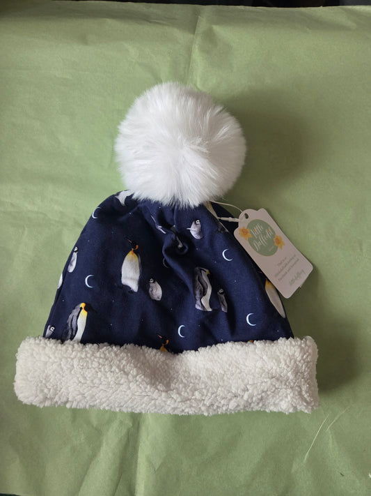 Child (age 4+) midnight penguins bobble hat